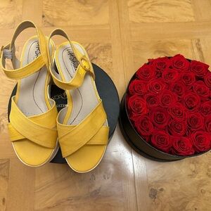 LifeStride Yellow Sandals